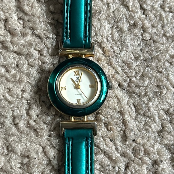 Larex womens vintage‎ forest green/gold genuine leather adjustable watch - Picture 1 of 8